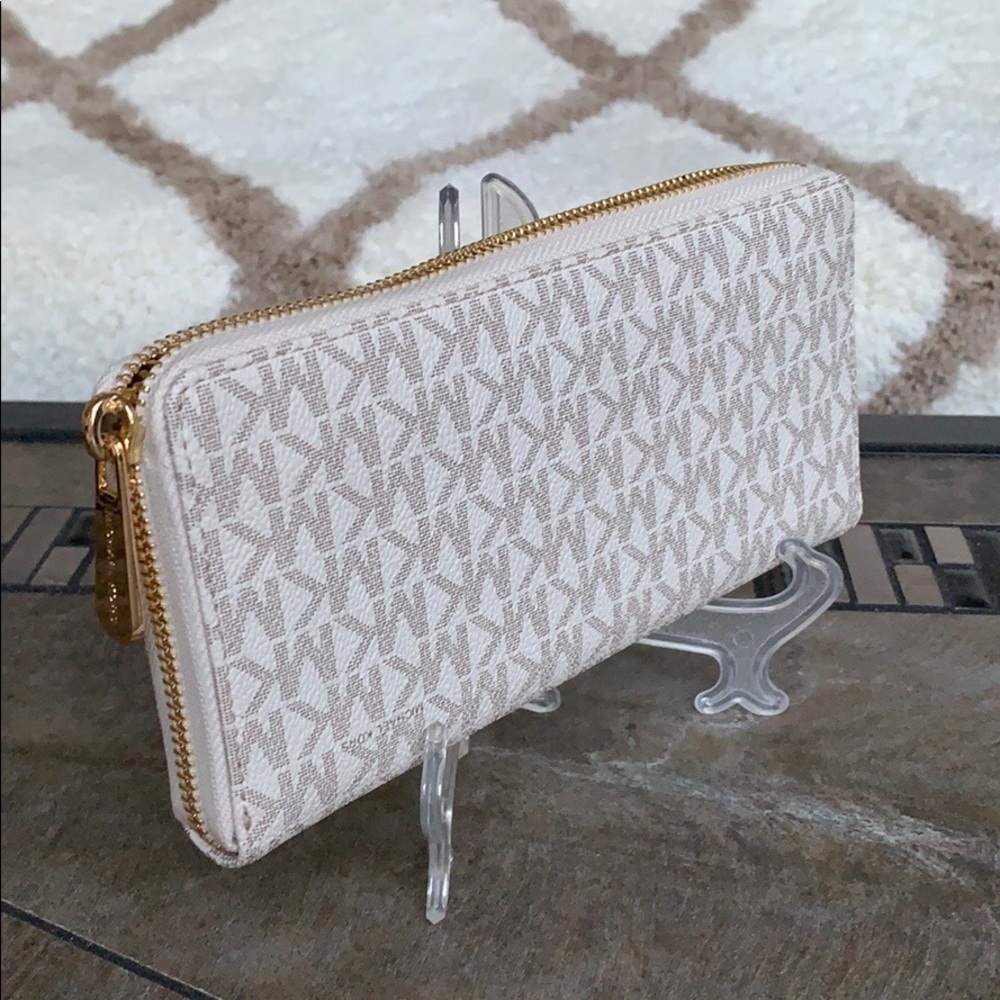 MICHAEL KORS LG ZA CONTINENTAL VANILLA WALLET - Picture 10 of 16
